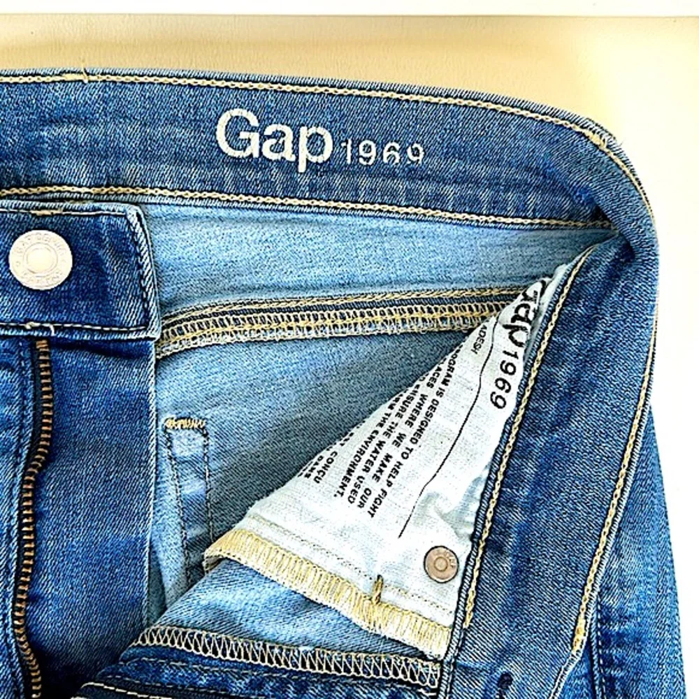 Gap Lightweight True Skinny Jeans! - Picture 3 of 6